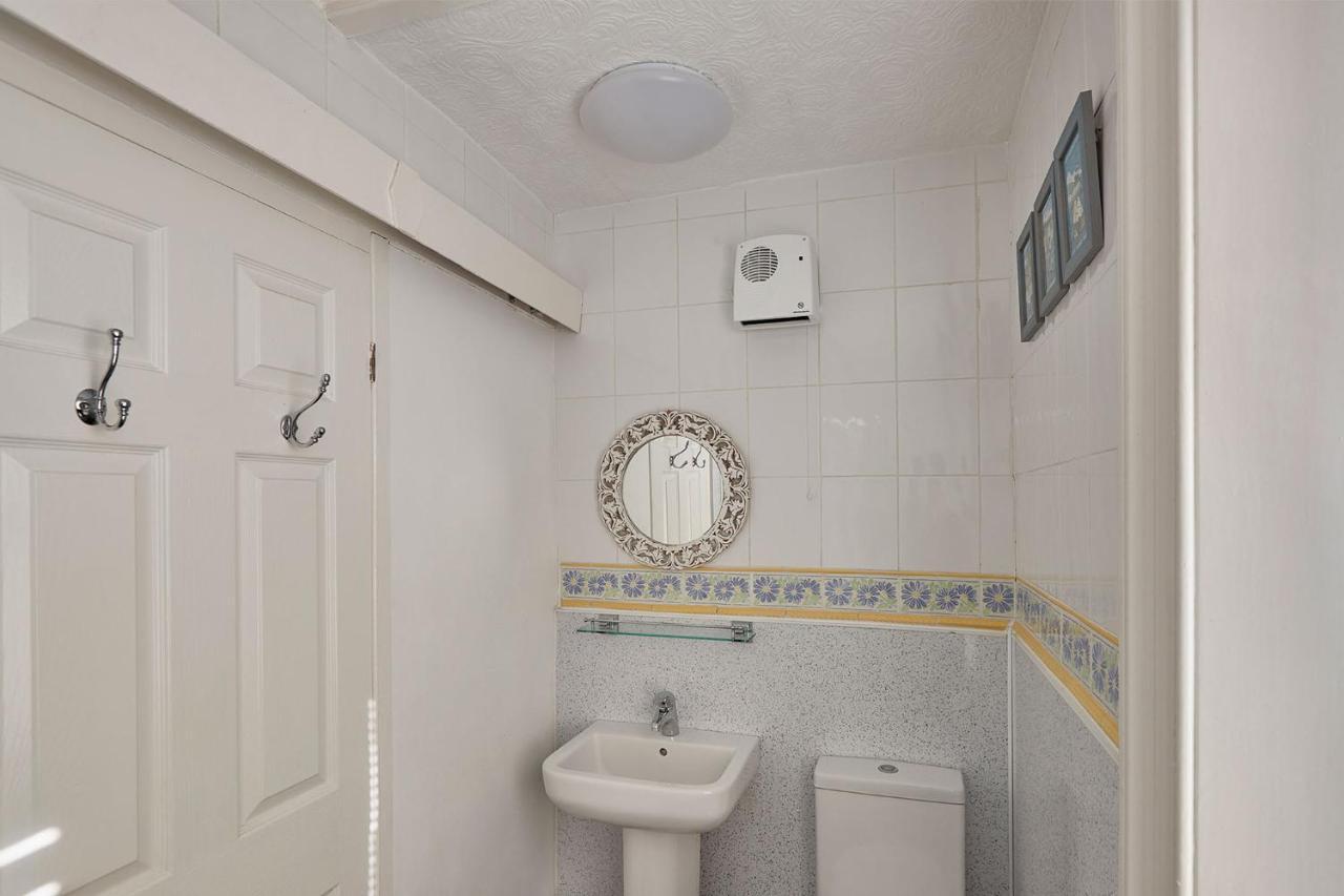 Apartment 4, Khyber Lodge Apartment Whitby Ngoại thất bức ảnh